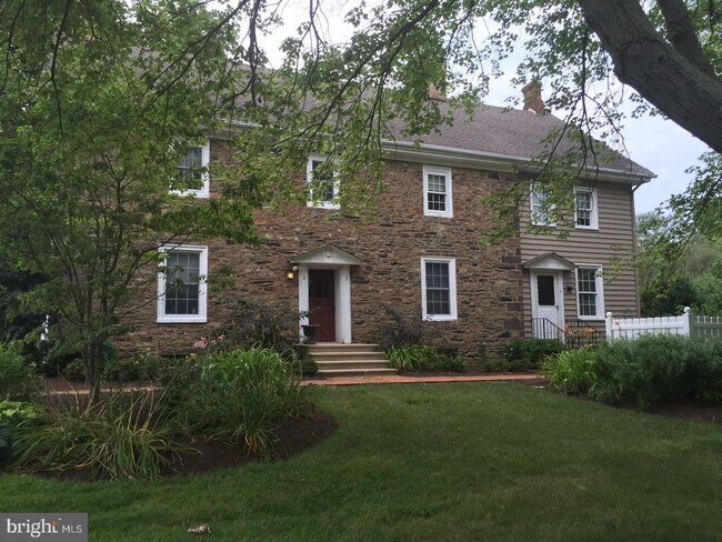 Building Photo - 1157 N Easton Rd