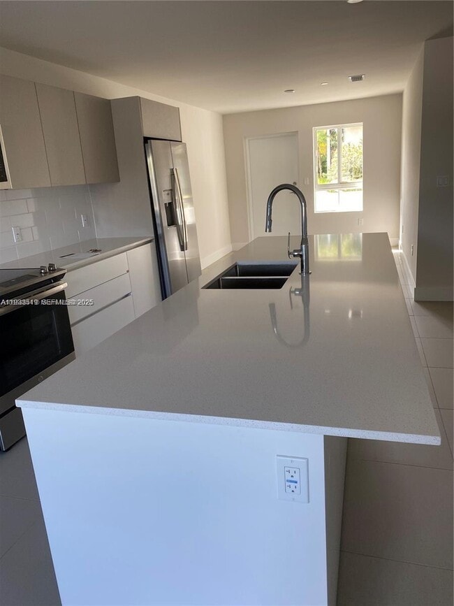 Foto del edificio - 2535 NE 193rd St