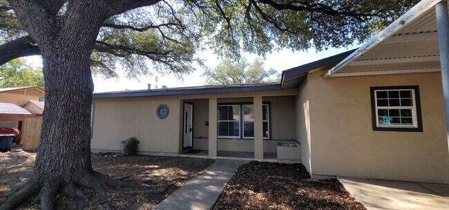 Building Photo - 212 Placid