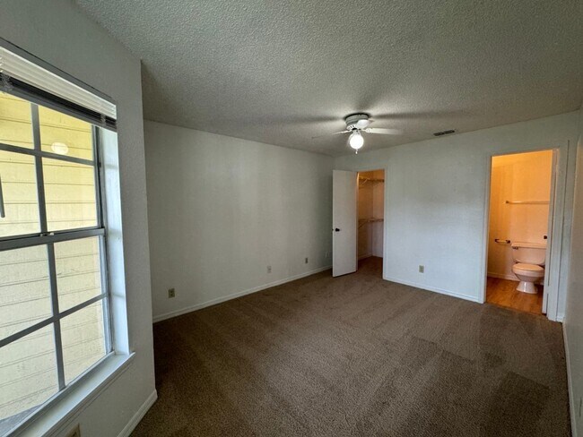 Foto del edificio - 1057 S Hiawassee Rd