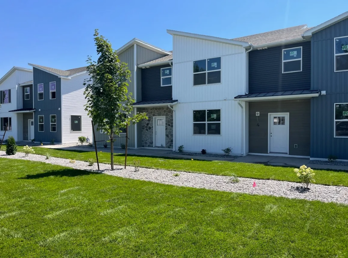 Foto principal - Beautiful BRAND NEW 4 bed 2.5 bath townhom...