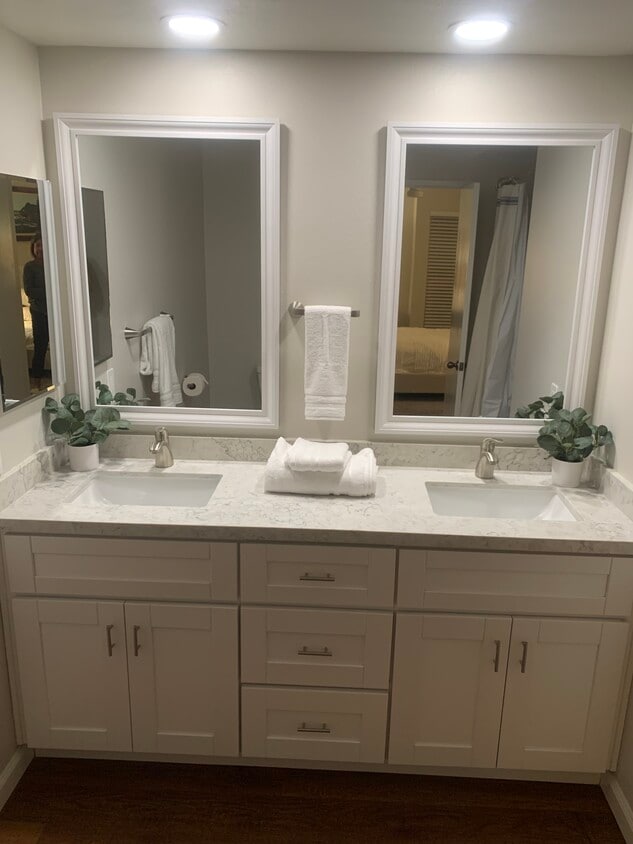 Primary bathroom - 1676 Chalcedony St