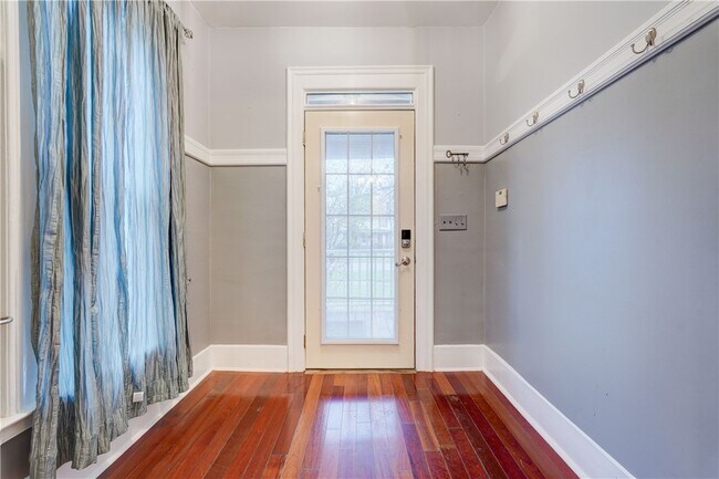 Foto del edificio - 450 S Main St