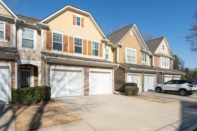 Building Photo - "Charming 3-Bed Home in Kennesaw with Gran...