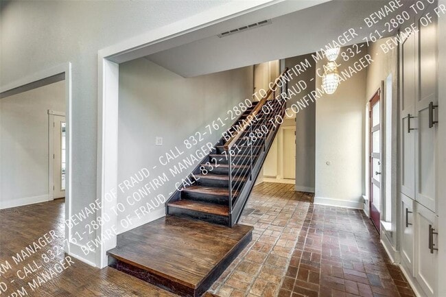 Building Photo - 3800 Graphic Pl