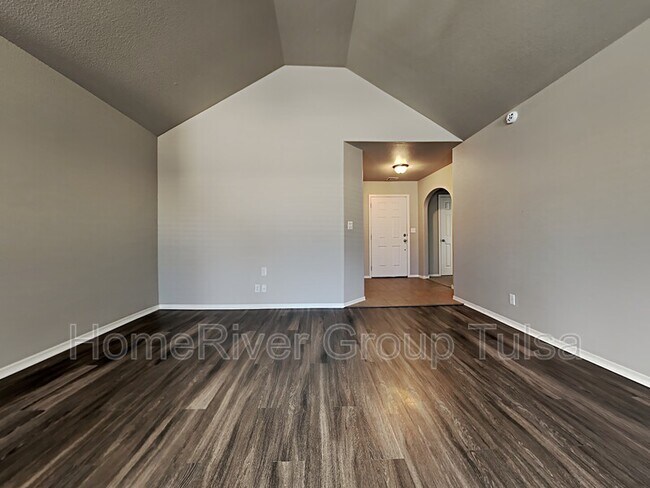 Building Photo - 15205 E 108th Pl N