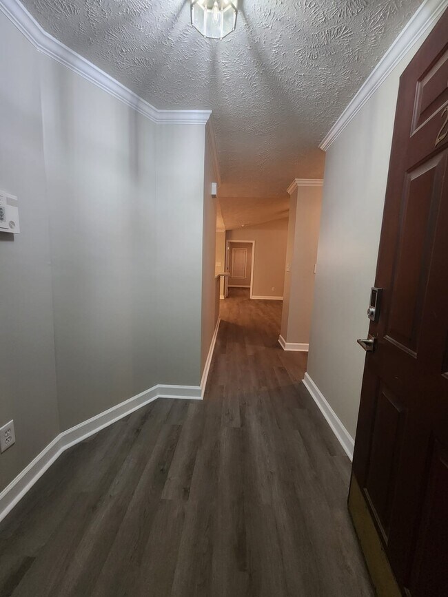 Building Photo - 1710 Renwick Dr