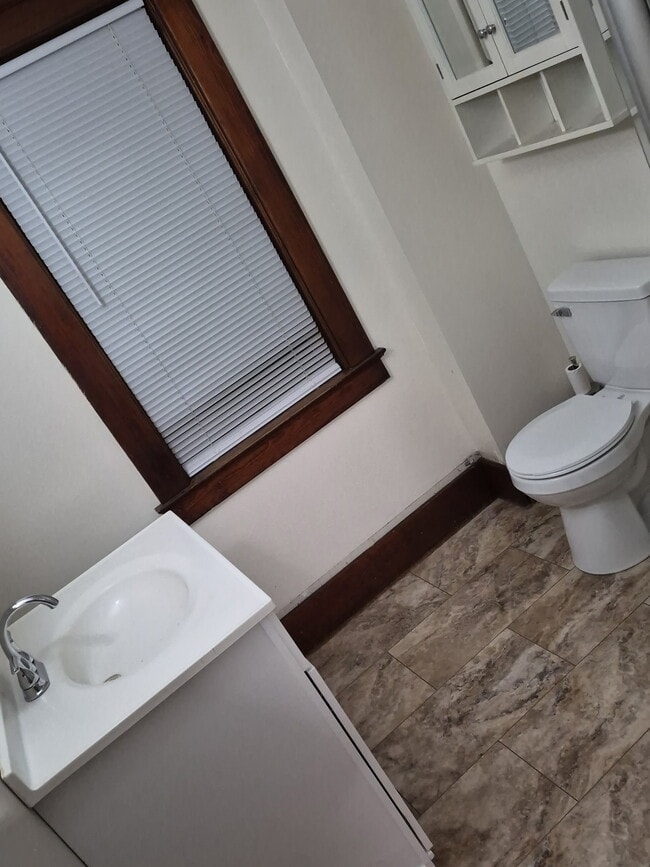 Bathroom size 7x8 - 189 Oak St