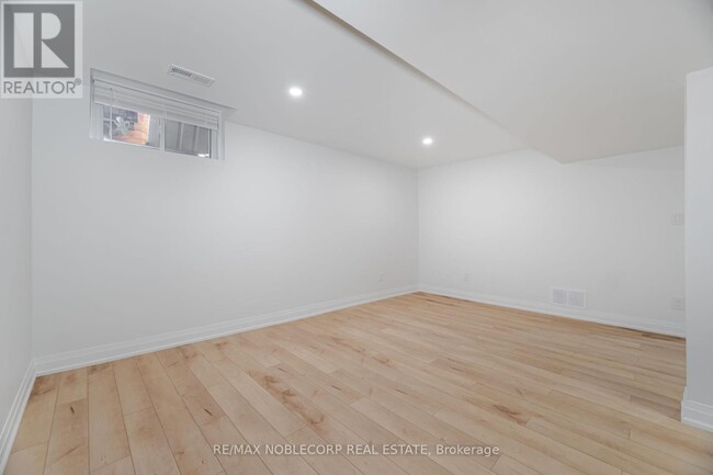 Building Photo - 131 Dunstan Crescent