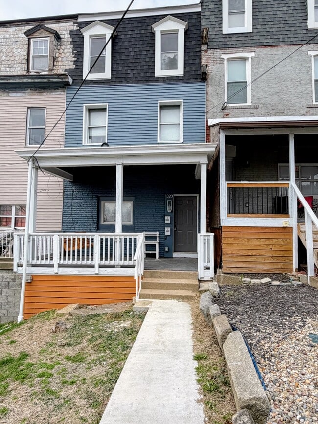 New front sidewalk leads inside. - 1320 W Sycamore St