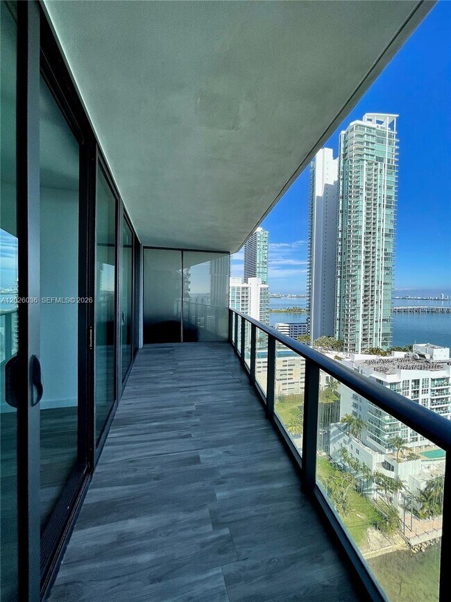 Foto del edificio - 460 NE 28th St