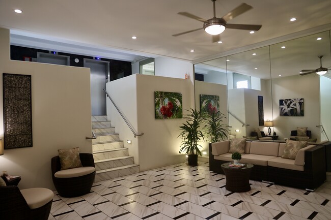 Lobby - 6710 Hawaii Kai Dr