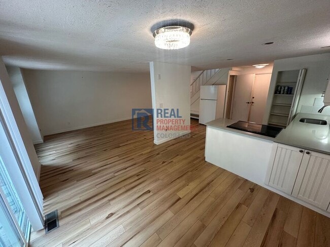 Building Photo - 2840 S Kenton Ct