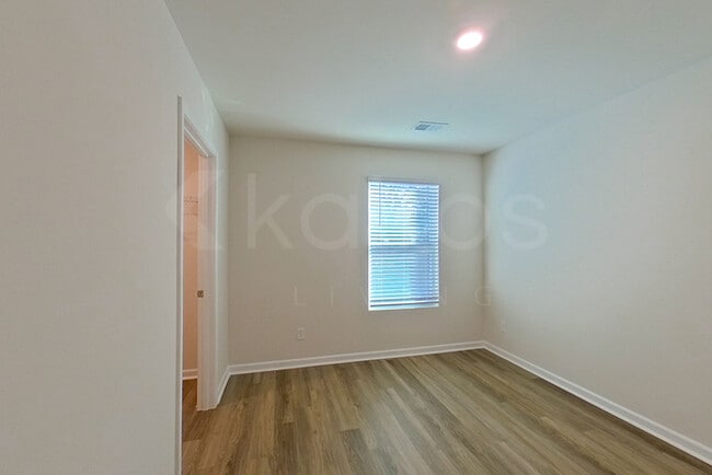 Building Photo - 121 Inez Ave