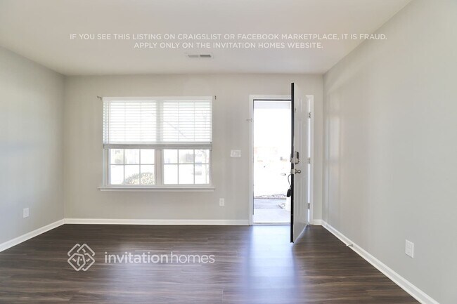 Foto del edificio - 3906 Creekmoore Dr