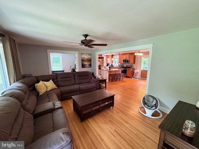 Building Photo - 847 Highspire Rd