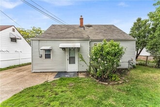 Building Photo - 26450 Drakefield Ave