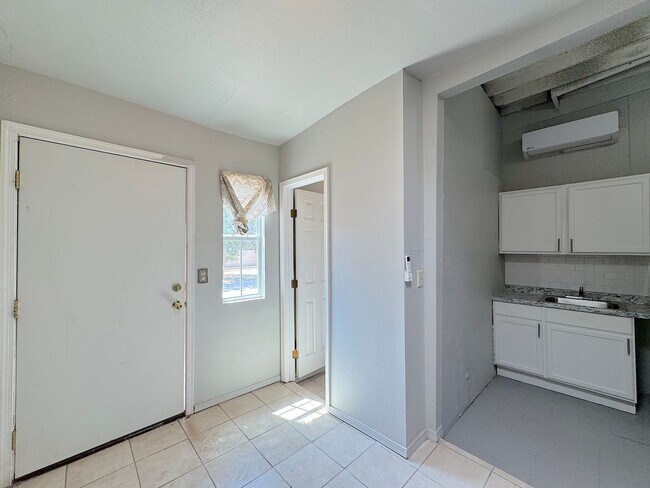 Foto del edificio - 3512 Clifton Ave