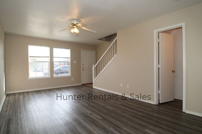 Foto del edificio - 1710 Spring Rose Cir