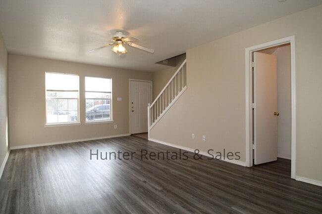 Building Photo - Charming Killeen Towhhouse