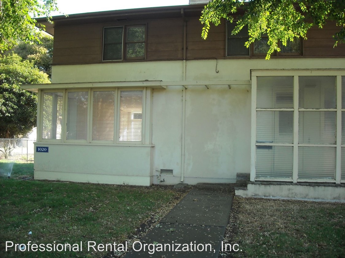Primary Photo - 1020 Azuar Ave