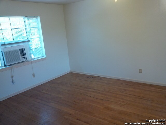 Building Photo - 805 Eleanor Ave