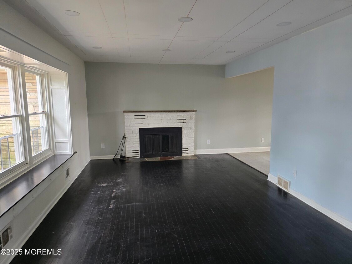 Building Photo - 297 Cambourne Dr