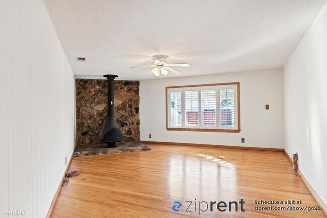 Foto del edificio - 4 br, 2 bath House - 5034 Bronte Court, Fr...