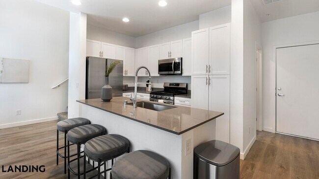 Foto del edificio - 2705 N Rancho Dr