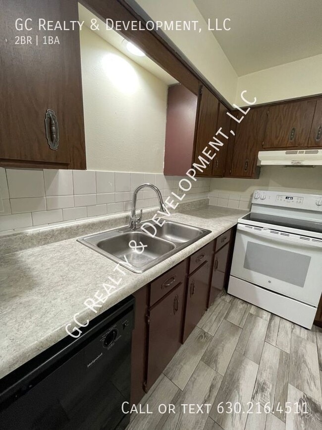 Foto del edificio - ***PALATINE 2 BDRM / HEAT INCLUDED / COIN ...