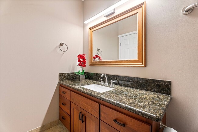 Building Photo - Spacious & Private 2BD/1BA Ohana in Kailua-Kona – Sunset Views & Great Location!