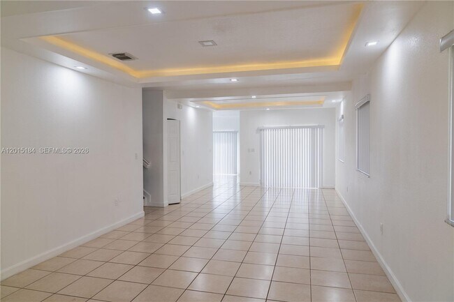 Foto del edificio - 379 NE 34th Ave