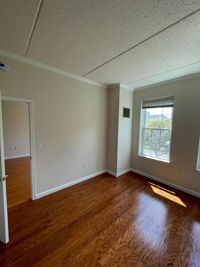 Building Photo - 31 Greenridge Ave