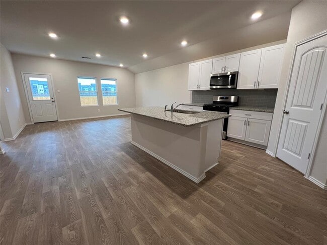 Building Photo - 221 Wirecrested Dr