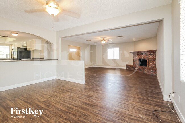 Foto del edificio - 4643 W Mountain View Rd