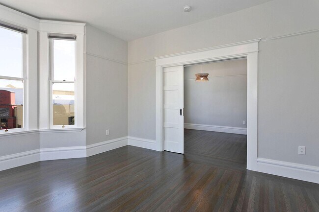 Foto del edificio - Available 2 Bedroom Unit In The Elmwood!