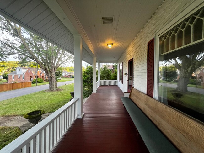 Foto del edificio - 628 Pisgah Dr