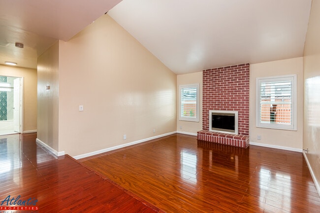 Building Photo - 464 Crosslees Dr