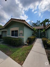Building Photo - 220 Crestwood Cir
