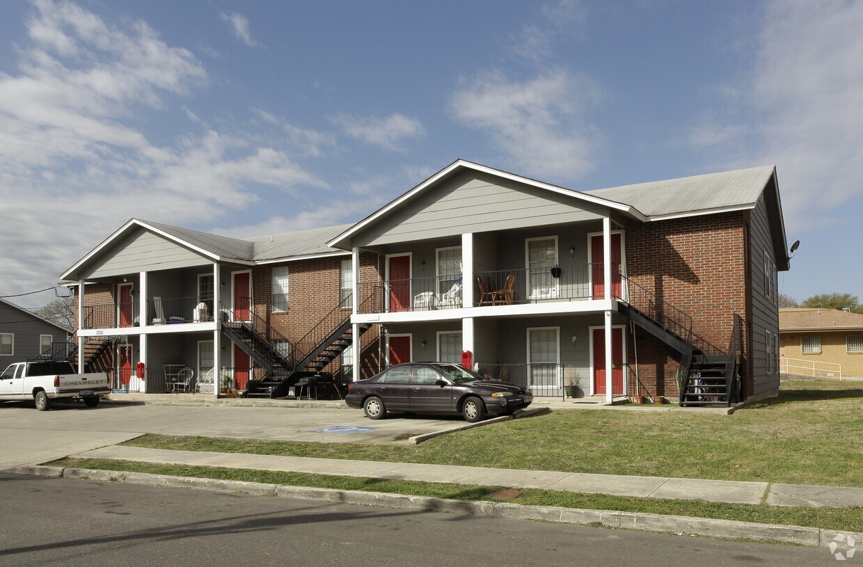 Primary Photo - 3703 Bremen St