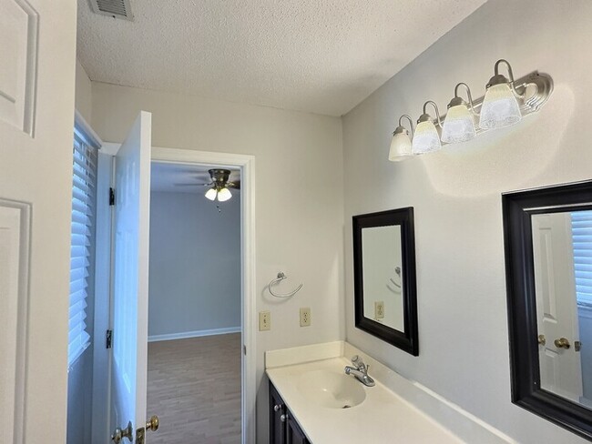 Building Photo - 618 Windsong Ln