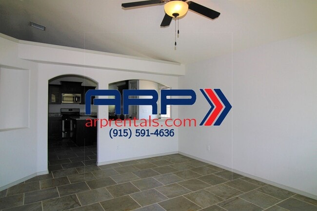 Building Photo - BEAUTIFUL EASTSIDE HOME FOR RENT