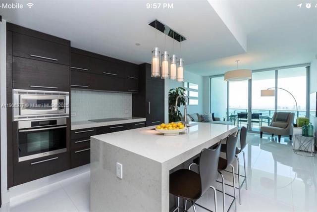 Building Photo - 900 Biscayne