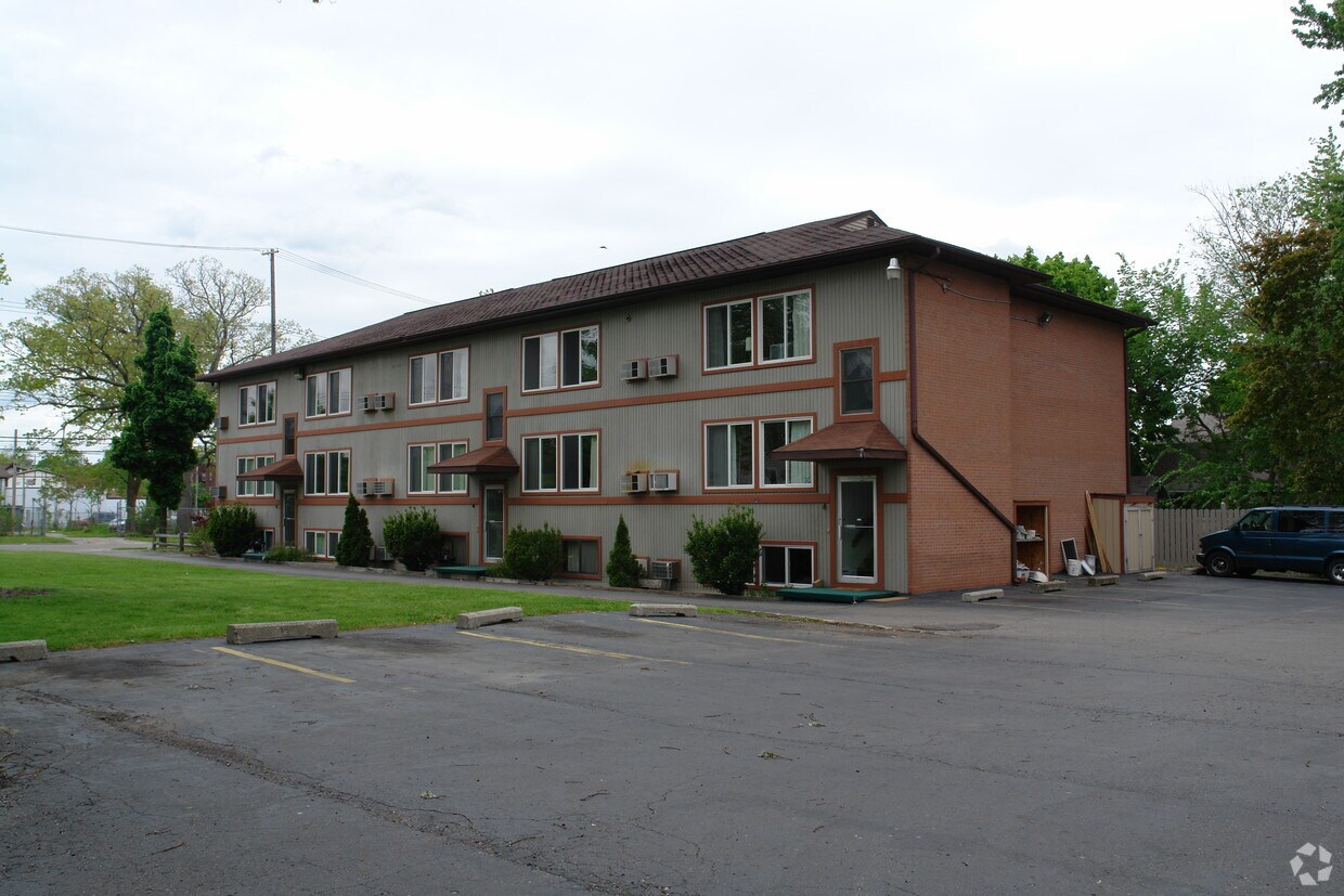Foto del edificio - Quaker Apartments