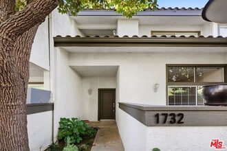 Building Photo - 1732 Palisades Dr