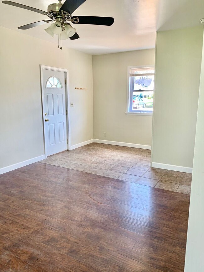 Building Photo - Stand-Alone 1 Bedroom Available August 202...
