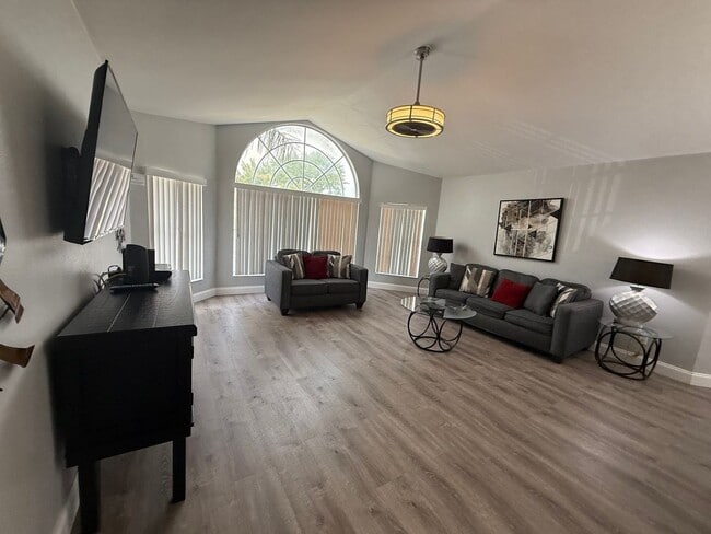 Foto del edificio - 2444 Sweetwater Club Cir