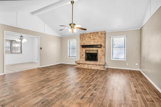 Foto del edificio - 23918 Spring Gum Dr