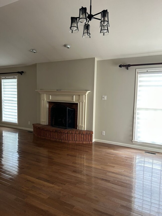 Building Photo - Beautiful Lake Home