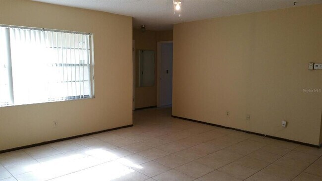 Building Photo - 435 Tangerine Dr